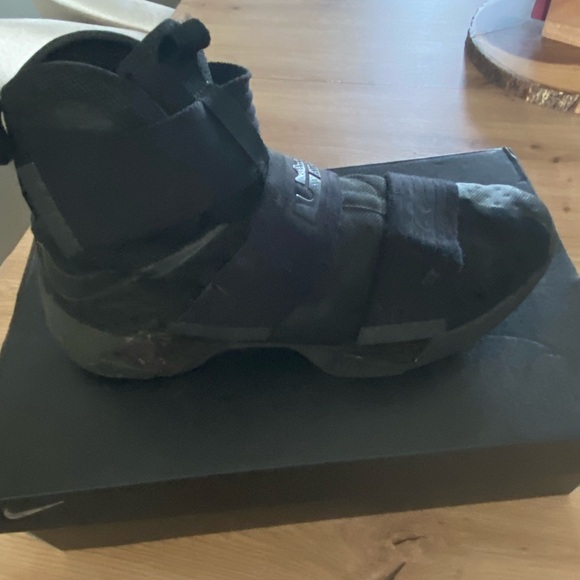 Nike Black Athletic Shoes - Picture 6 of 7